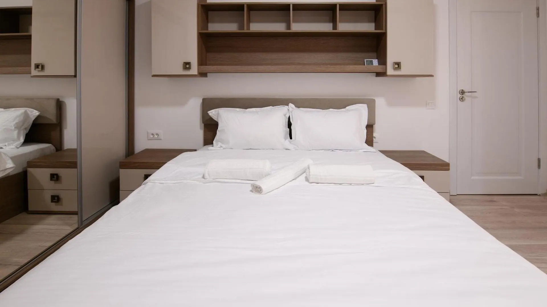Smart Living Plaza Apartment Bucureşti