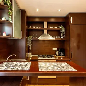 1br With Jacuzzi Near Herastrau: Ideal Getaway Bucureşti
