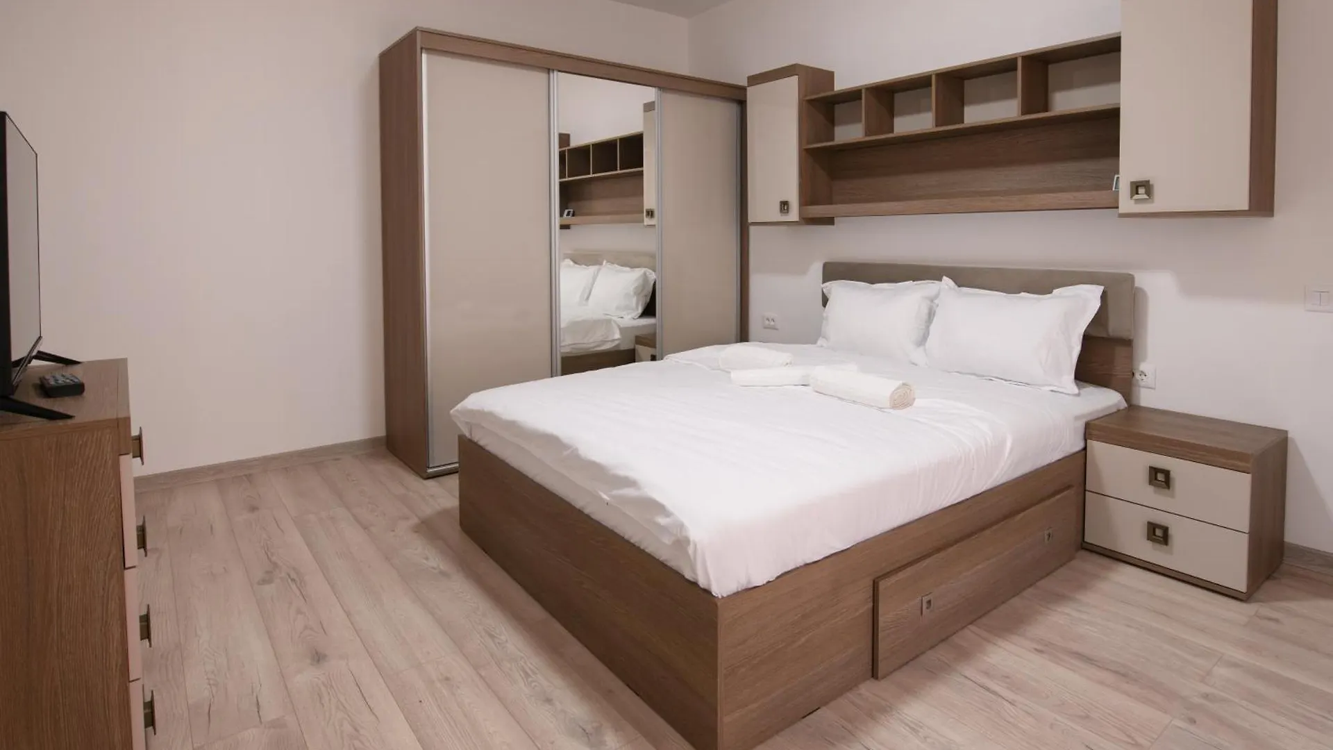 Smart Living Plaza Apartment Bucharest